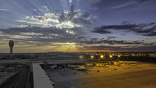 sunset phoenix airport nikon dusk airplanes sunrays phx lightroom skyharbor d7100 1424mmf28 tkactions phoenixrisingphotography daytonighttransition adamschmid skyharbortinternationalairport