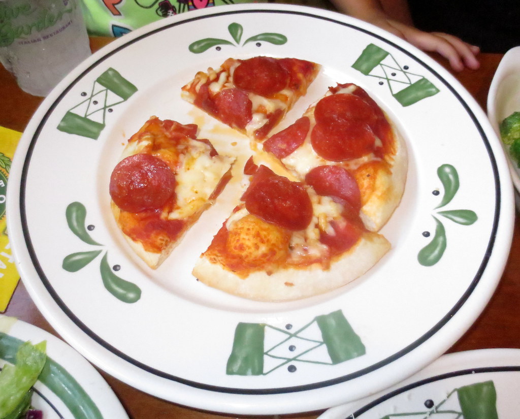Pepperoni Pizza Olive Garden Children S Menu Via Foods Flickr