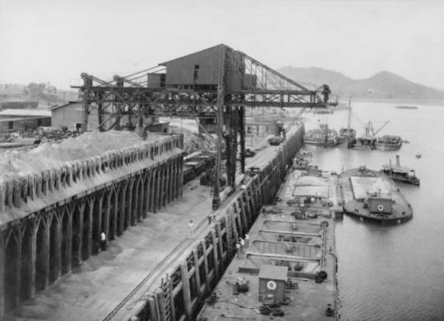 PanamaCanal- Crane Removing Sand from Barge in Balboa (1912)