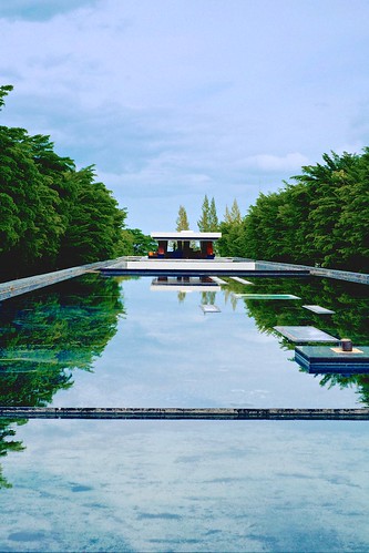 bar blue green infinity pool resort sky trees bangkok thailand fuji xpro 1 xpro1 vsco mirrorless lightroom lens art colorful beautiful light vscofilm life fujifilmcamera