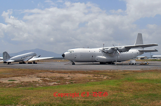 RP-C8020 and VH-SPY Share the ramp at CNS.