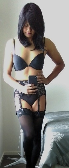 Did I ever mention how much I love retro lingerie?