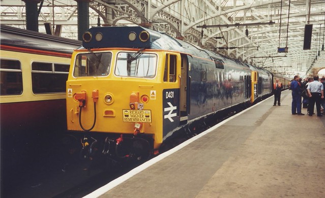 D431 & D449 at Glasgow Central. 16/9/00