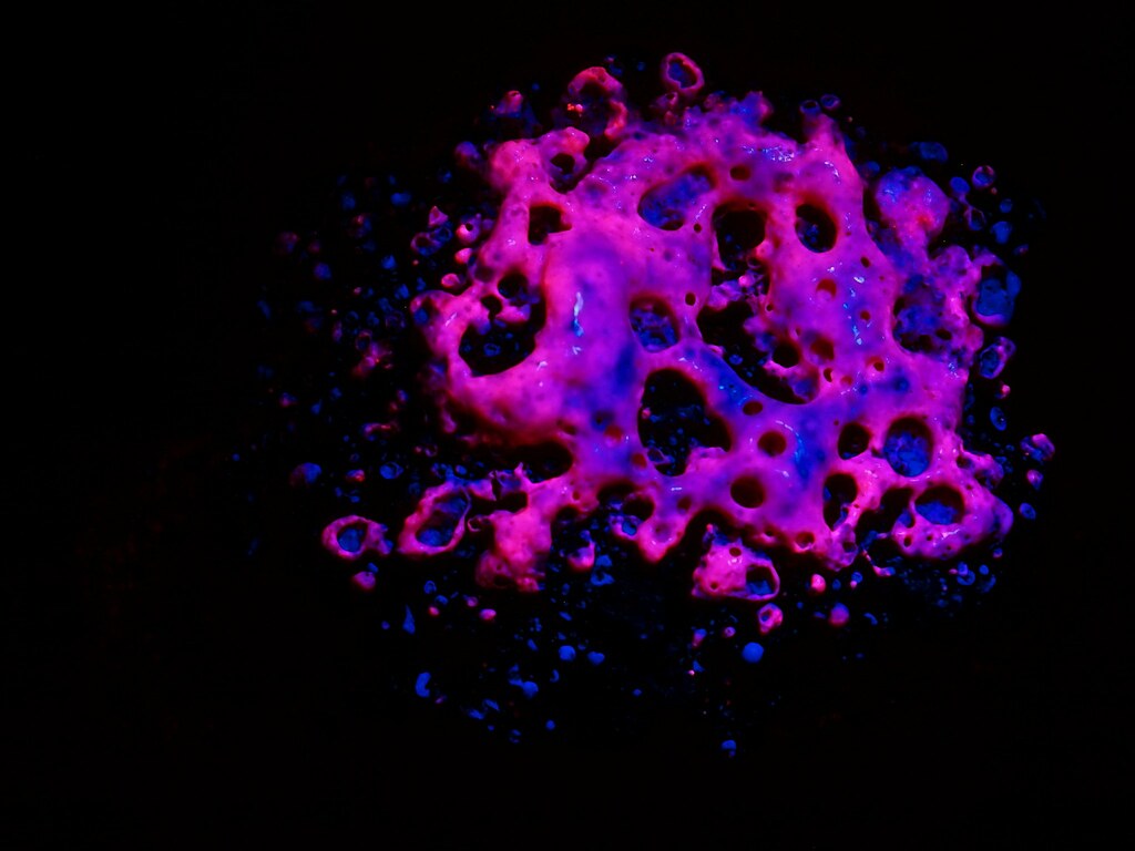 Science Rocks Fluro Synthetic Fluorescent Mineral Experiment: Nitrate SrS on S… | Flickr