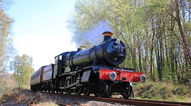 7812 Erlestoke Manor leaves Highley on the Severn Valley Railway.