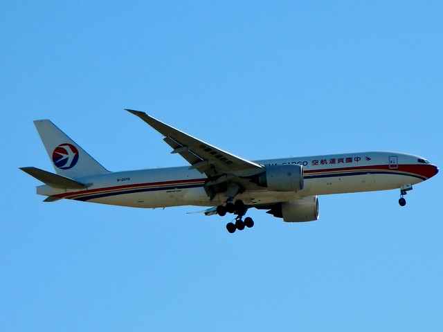 China Cargo Airlines B-2076 Boeing 777-F6N on final approach to LAX.