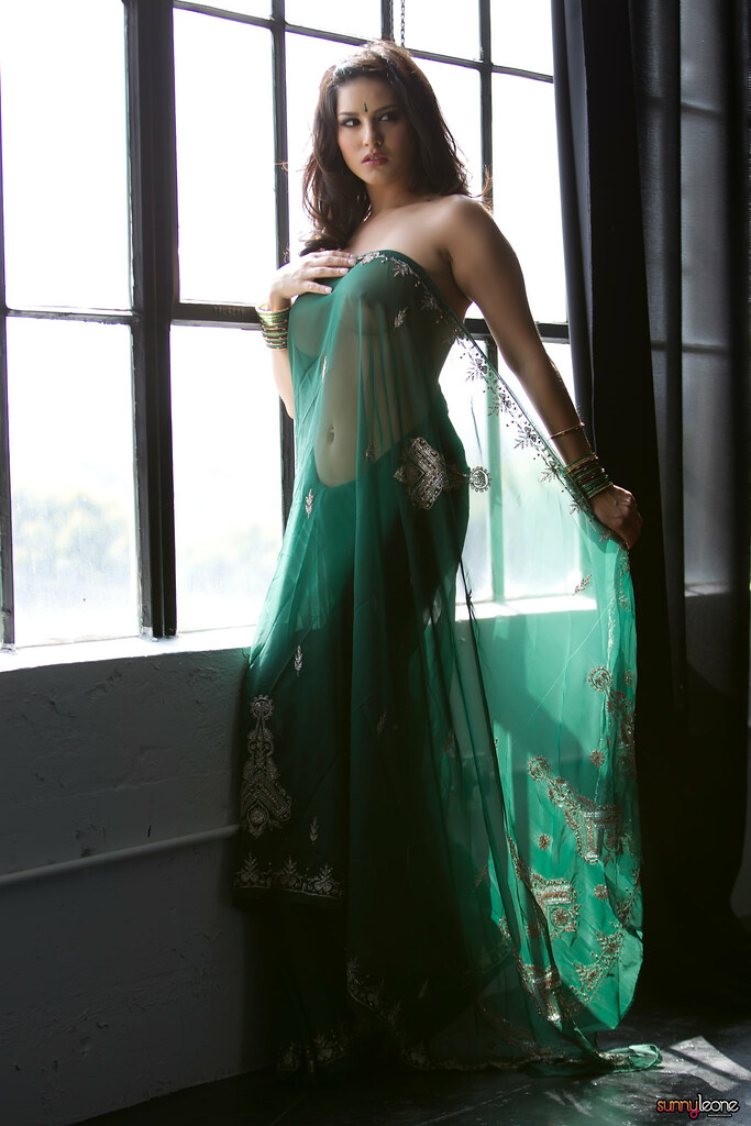Sunny Leone Green saree (11) .