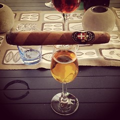 Enjoying a great RoyalTwister and some rum #cigar #rum #ron #royaldanishcigars #royaltwister #cigarians #cigarlife #cigarporn #cigaraficionado #gcs #51 #scm4l #swedishcigarmaffia #botl #sotl #stogie @danishcigars
