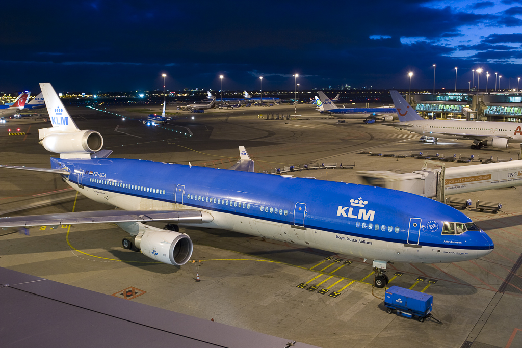 KLM MD-11 at night by Tim de Groot - AirTeamImages. observation. airplane. ...