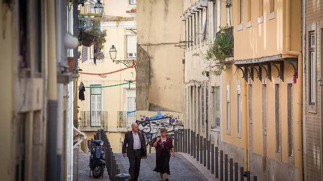 Couple walking the back street of Lisbon
