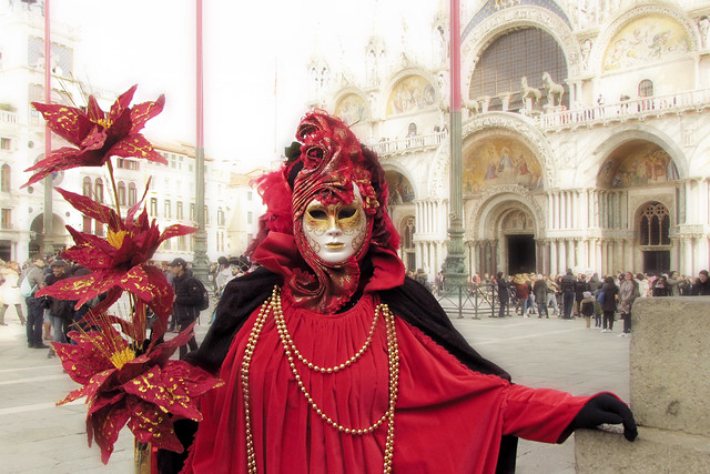 Venezia, il carnevale ... rosso