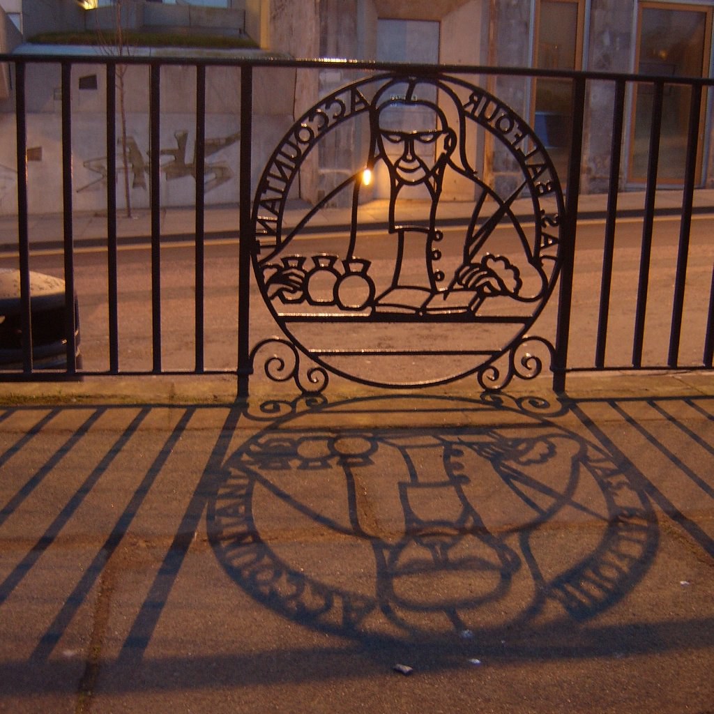 The Accountant's Shadow | Around the bottom of the Royal Mil… | Flickr