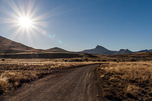 road travel sun mountain nature grass canon landscape southafrica outdoors hiking hills flare easterncape tawny karoo semiarid drylands kompasberg sigma18250mmf3563dcmacrooshsm ganorafarm