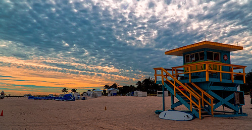 When the beach day ends. © ® by Aglez the city guy ☺, 100 Ocean Dr
Miami Beach, FL 33139seashore beachscape afternoon sunset lifeguardhouse skies sobe col