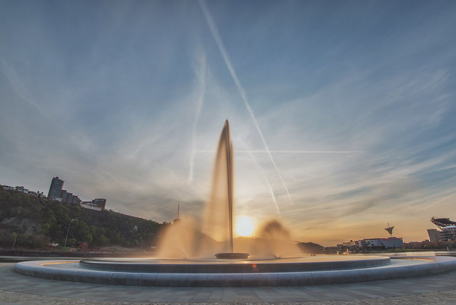 Long exposure of the fountain at Point State Park at sunset