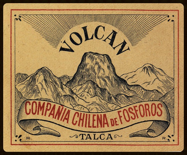 marca fosforos volcan de 1930, la imagen representa el Volcan Descabezado Grande vecino a Talca.