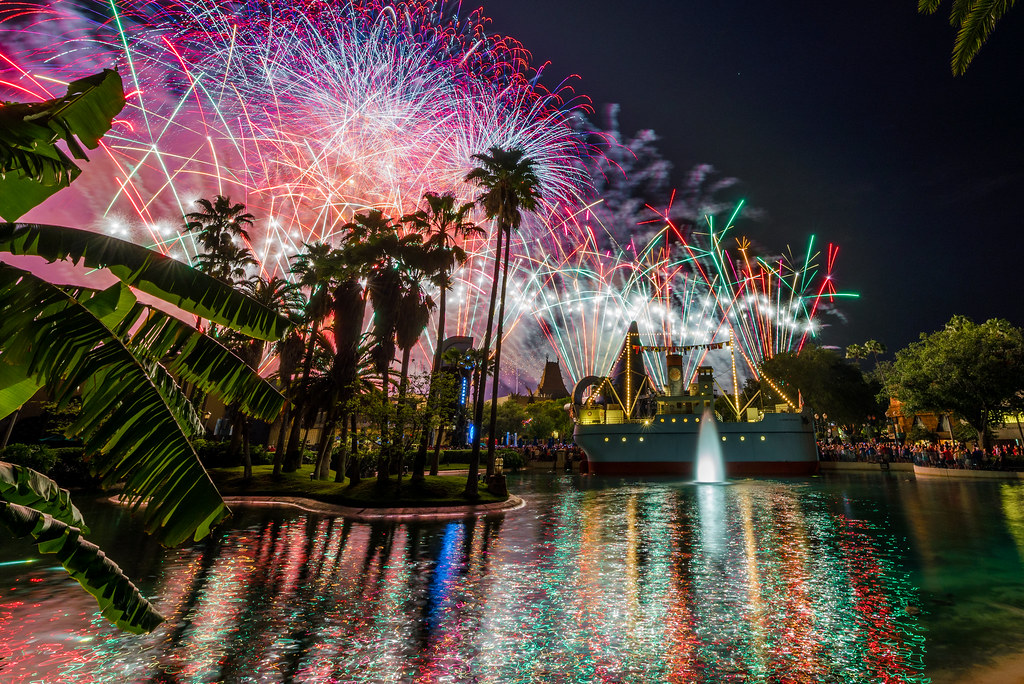 Hollywood Studios 25th Anniversary Fireworks - BOOM! | Flickr