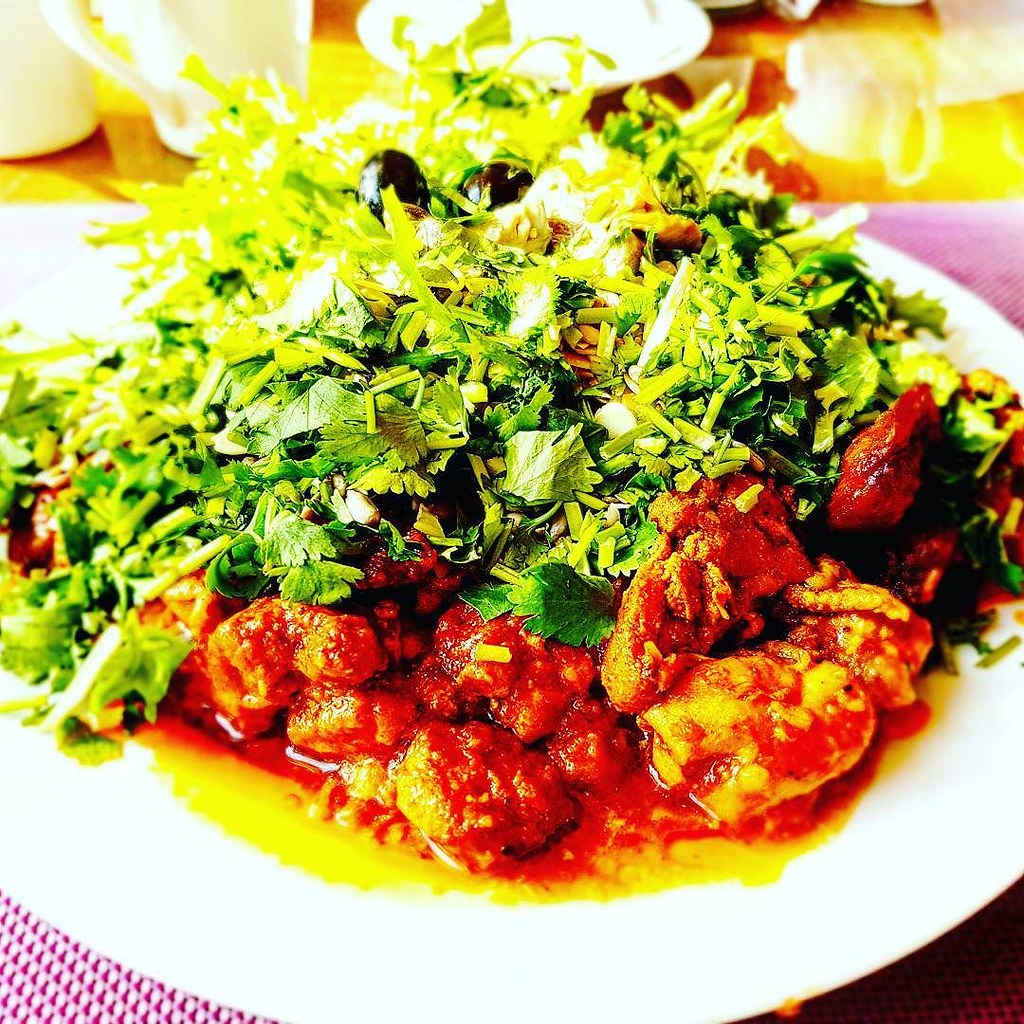 Hühnchen Curry mit Salat, Oliven, Mandeln und Artischocken… | Flickr