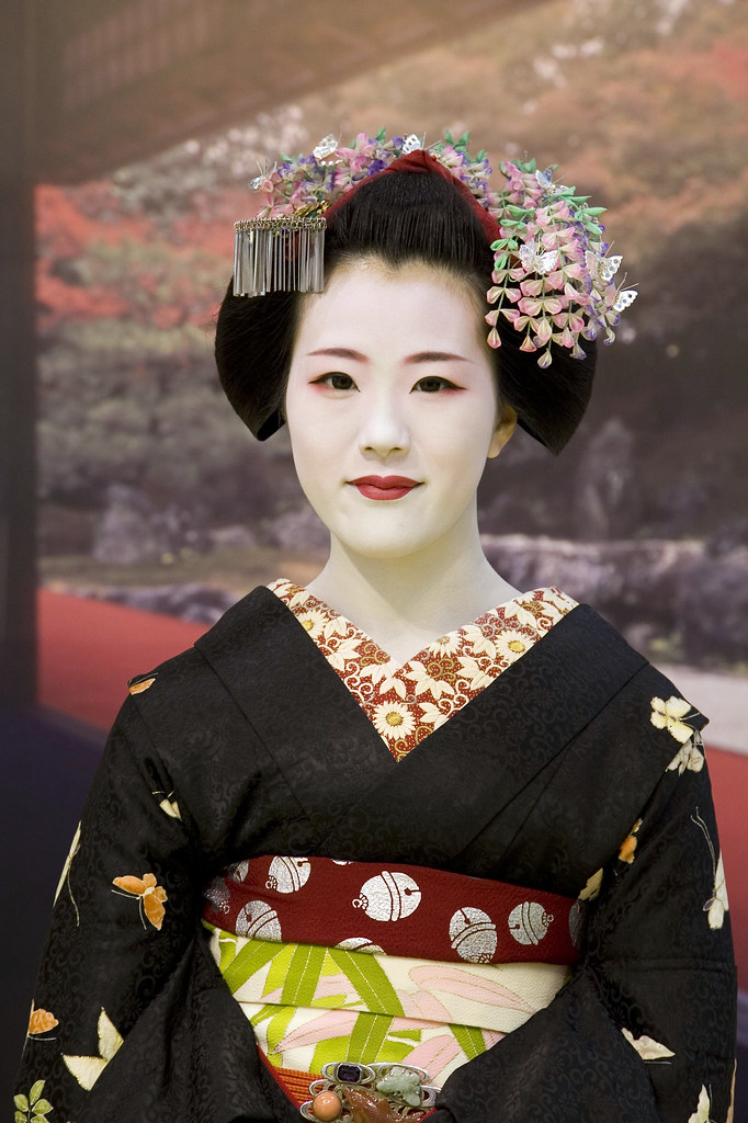 Japanese Geisha (Geiko) from Kyoto - Maiko Tomitae | Flickr