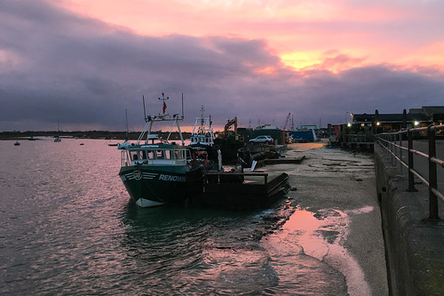 2017 essex leighonsea oldleigh iphone5se england sunset leighcreek riverthames thamesestuary fishing boats renown uk