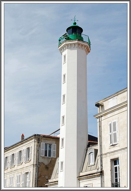 1 - La Rochelle Phare du Quai Valin ou Phare blanc