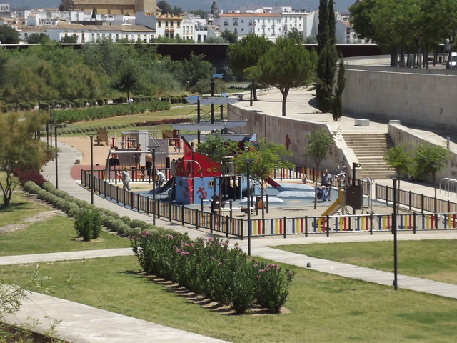 Roman Bridge - Cordoba - Parque de Miraflores - play ground