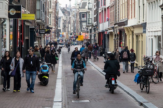 Amsterdam: Nieuwe Hoogstraat.