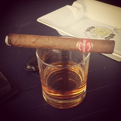 Afternoon cigar with some Islay Single malt #cigar #whisky #islay #cigarians #cigarlife #cigarporn #cigarrprat #cigaraficionado #gcs #51 #cubancigar #habana #quintero #botl #sotl #scm4l #swedishcigarmaffia #stogie #nowsmoking