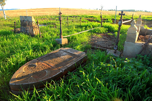 history cemetery grave landscape newsouthwales derelict smalltown vandalised