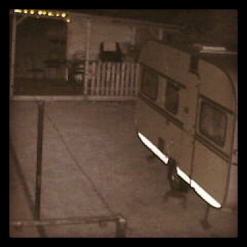 Ein Blick in unseren Garten mit der Nachtsicht-Kamera.  #nachtsicht #garden #garten #wohnwagen #caravan #outdoor #nightvisioncamera #night #nachts #nightvision #nachtsichtkamera | by overc99