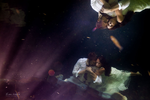 Sara+Tom---underwater-cenote-photographer---Ivan-Luckie-Photography