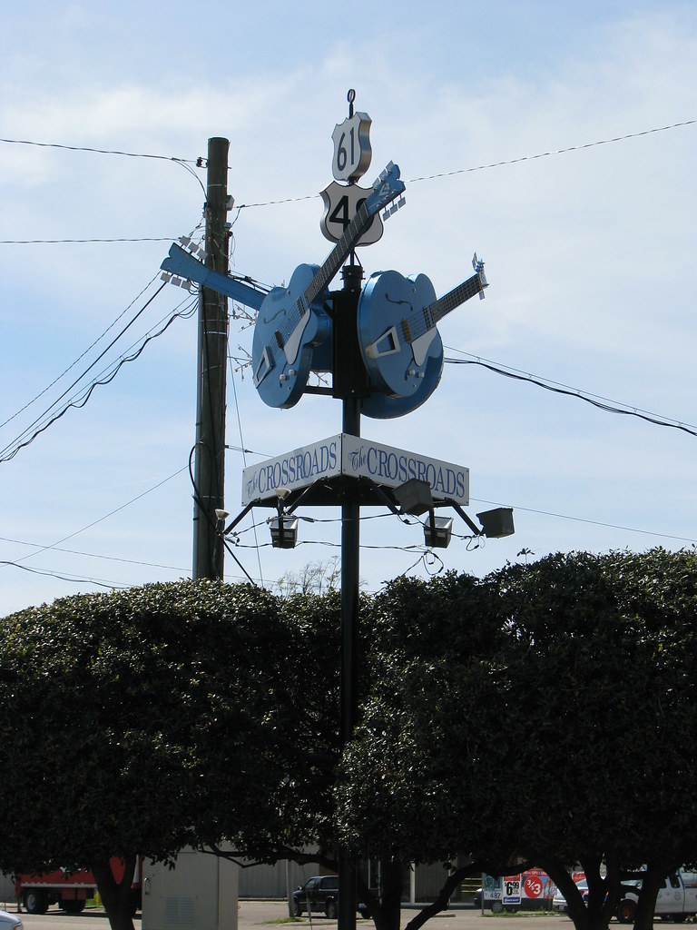 Devil's Crossroads in Clarksdale, Mississippi. Photo by howderfamily.com; (CC BY-NC-SA 2.0)