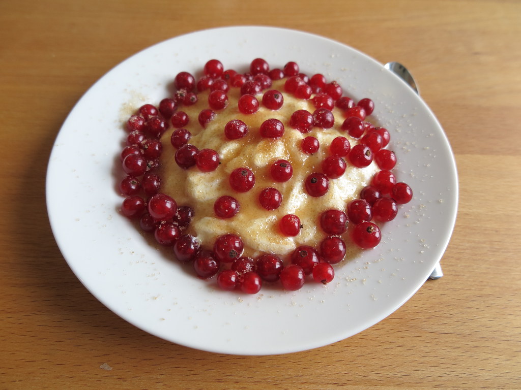 Joghurt mit Johannisbeeren und braunem Zucker | Gourmandise | Flickr