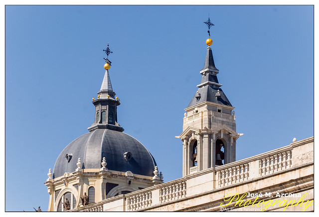 Madrid. Cúpula y torre de la Catedral de la Almudena.