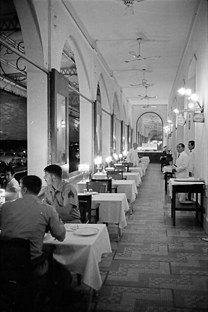 Saigon 1972 - Photo by A. Abbas - Continental Hotel