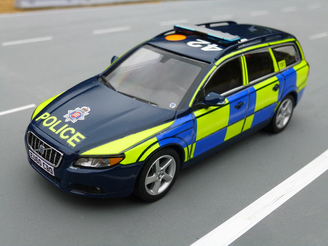 1/43 Code 3 Motorart Volvo V70 Essex Police TST Intercept Car Model