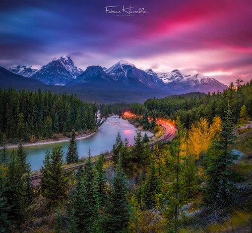 regram @fabianhurschler The Canadian Rockies. 👌🍁 Of course I couldn't help stopping by at Morant's curve. 😀 Wish you all a great week!  #ig_bliss #greatnorthcollective #dream_image #traveladdict #toldwithexposure #awesomeearth | by adolrivera60