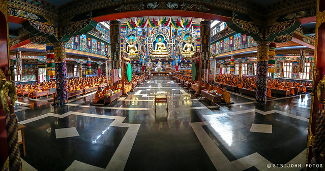 Buddhist monks praying in Golden Temple..
