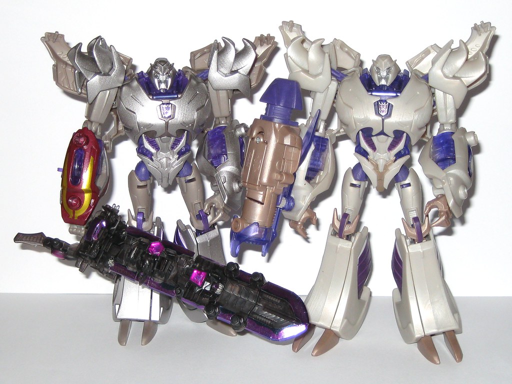 final battle megatron transformers prime arms micron am - 33 voyager class with arms micron dark energon saber ( combined weapon mode ) takara tomy japan with prime robots in disguise voyager class megatron hasbro