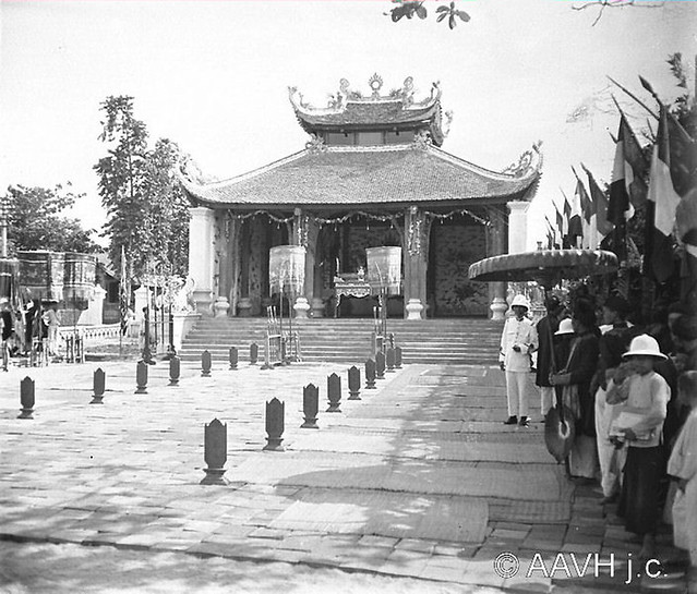 AP3365-Bonnet-146 - Tonkin, Hai Duong, 1926 – Cérémonie – Le Dinh extérieur