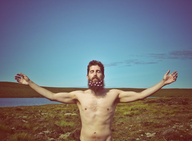 Bearded Man With Flowers And Open Arms (Sutherland, Scotland. Gustavo Thomas © 2014)