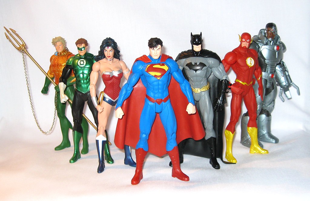 Justice League Superman Batman Flash Aquaman Green Lantern Wonder Woman Figures 