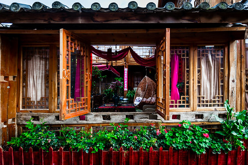 china travel flower window leaves yard decoration yunnan naxi lijing