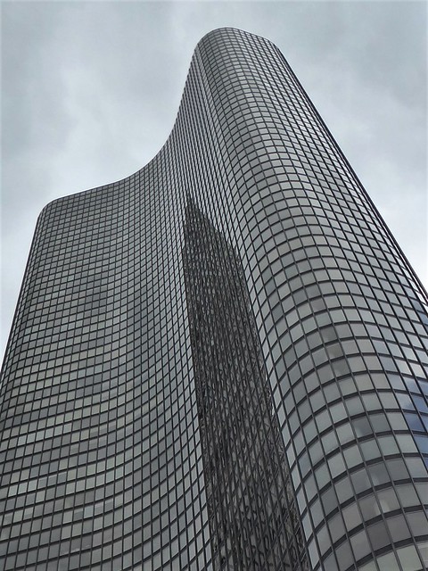 Chicago, Lake Point Tower Condo Building