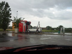 metaurilia: genio lava la macchina mentre piove Megliodifanotv