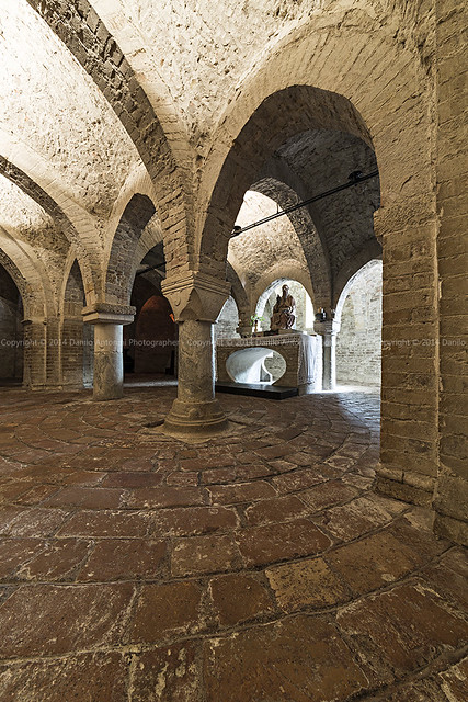 Montelupone, la cripta dell' Abbazia di San Firmano (00834)