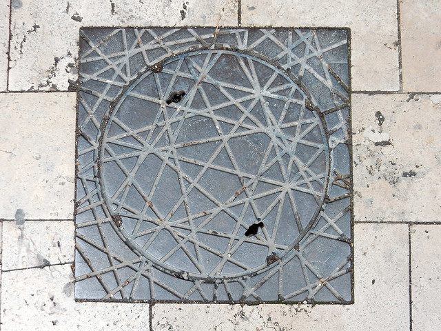 Budapest manhole cover 7