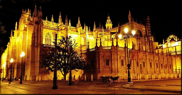 Espanha – Sevilha - Existe mil e um motivos para visitar esta cidade, contudo, para os apaixonados por a história e por a arte, torna-se uma visita obrigatória. Mas para além destes fatores, esta bela cidade Espanhola, tem muito mais para oferecer.