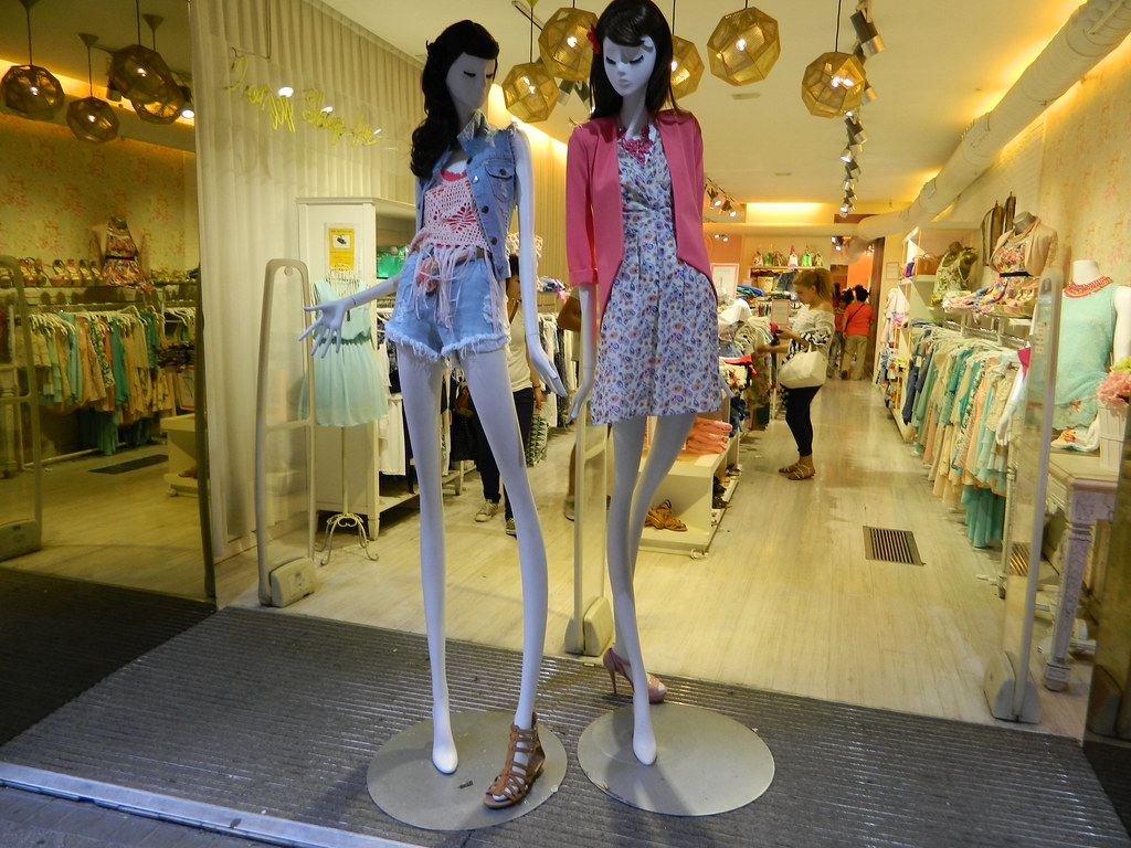 Maniquíes - Escaparate de una tienda de ropa en Madrid - Fermín Grodira - Flickr