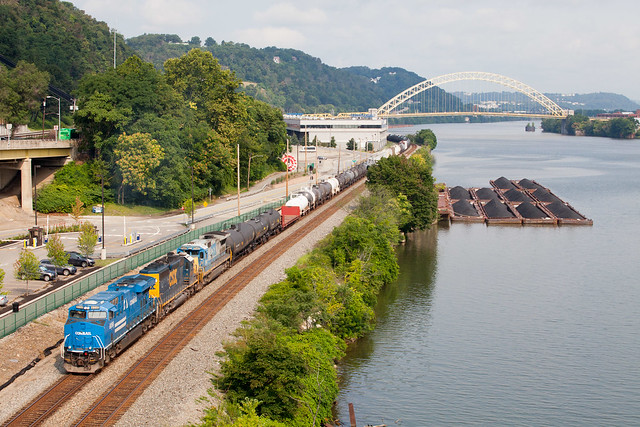 NS 8098 Conrail Heritage leads CSXT Q368 at Pittsburgh